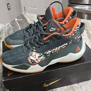 Nike Kids' Green and Orange Freak 2 Basketball Shoes Size 5y